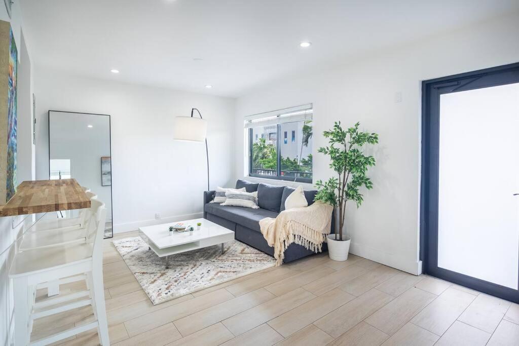 Appartement Comfort And Style 2 Bed 1 Bath 2 Min To The Beach!